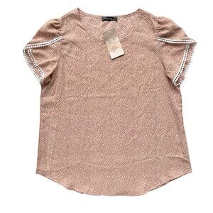 Fashion Women’s Medium Blush Pink Cream Abstract Dots Short Petal Sleeves Blouse